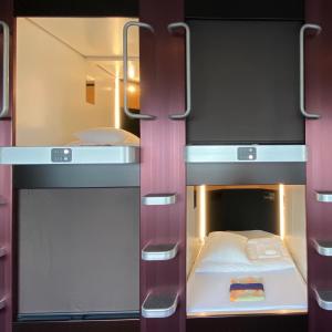 東京にあるナデシコ　ホテル　渋谷（女性専用）の小さなお部屋で、二段ベッド1組が備わります。
