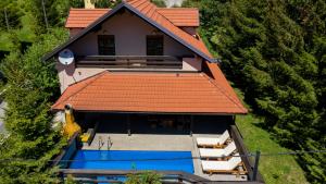 Der Swimmingpool an oder in der Nähe von Guest house Donna