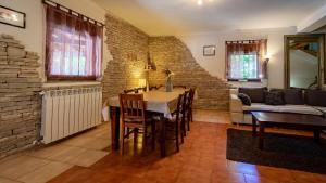 Ein Sitzbereich in der Unterkunft Guest house Donna