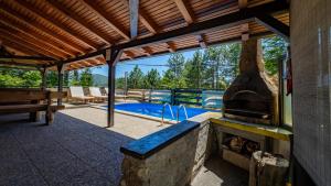 Der Swimmingpool an oder in der Nähe von Guest house Donna