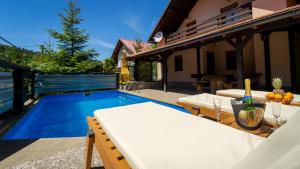 Der Swimmingpool an oder in der Nähe von Guest house Donna