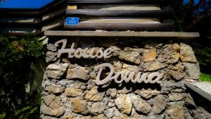 Ein Zertifikat, Auszeichnung, Logo oder anderes Dokument, das in der Unterkunft Guest house Donna ausgestellt ist