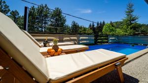 Der Swimmingpool an oder in der Nähe von Guest house Donna