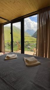 a bedroom with a bed with a view of the mountains at Pirdapira in Jut'a