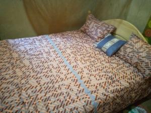 A bed or beds in a room at Munyana homestay