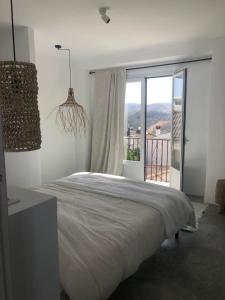 A bed or beds in a room at Casa Trece