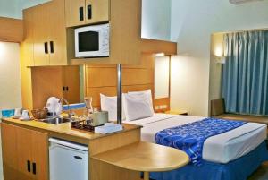 Kuchyň nebo kuchyňský kout v ubytování Microtel by Wyndham Davao