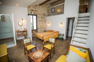a bedroom with a bed and a table and chairs at Oustaou de Betty et Bob in Le Cailar