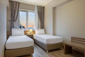 Postel nebo postele na pokoji v ubytování Ramada Resort By Wyndham Lara