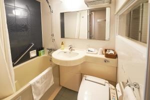 Koupelna v ubytování Sotetsu Fresa Inn Shimbashi-Karasumoriguchi