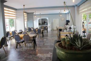 TV a/nebo společenská místnost v ubytování SİDE SPRİNG HOTEL