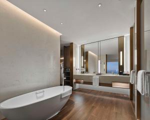 Ein Badezimmer in der Unterkunft Hyatt Regency Shanghai Songjiang