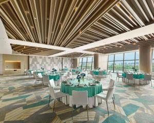 Ein Restaurant oder anderes Speiselokal in der Unterkunft Hyatt Regency Shanghai Songjiang 