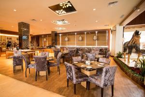 A restaurant or other place to eat at Crown Vista Hotel