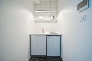 Η κουζίνα ή μικρή κουζίνα στο Flat next to Mairie des Lilas - II +14 φωτογραφίες