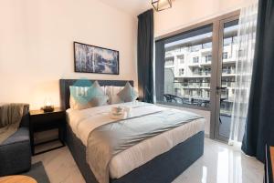 a bedroom with a bed and a large window at Lavish Pool View Apartment in Abu Dhabi