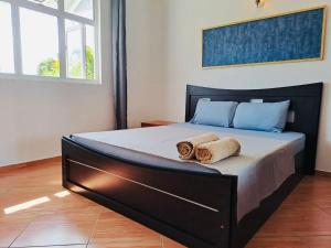 Postel nebo postele na pokoji v ubytování Cosy Two Bedroom Apartment