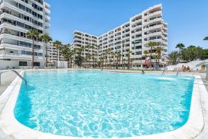 Bazén v ubytovaní Apartamento céntrico en Playa Del Inglés alebo v jeho blízkosti