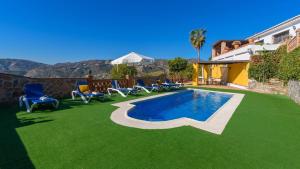 Bazén v ubytování Villa María del Carmen Frigiliana by Ruralidays nebo v jeho okolí