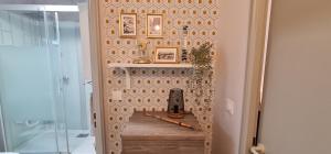 a hallway with a wall with a guitar on it at T2 55m² tout confort avec jardin. Cuisine et équipements neufs. Wifi TV parking in Balma +46 photos
