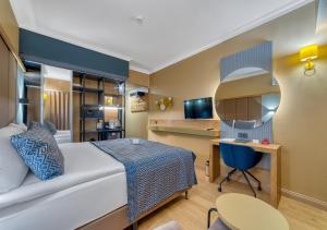TV a/nebo společenská místnost v ubytování Numa Port Hotel