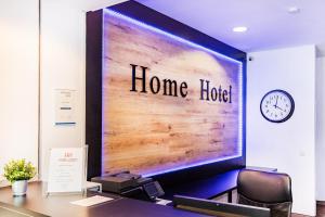 TV a/nebo společenská místnost v ubytování Home Hotel