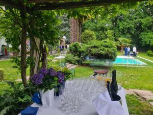 A garden outside Wonderful Villa Between Como And Milano