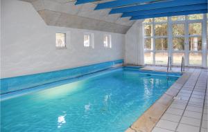 Bazén v ubytování Cozy Home In Nrre Nebel With Kitchen nebo v jeho okolí