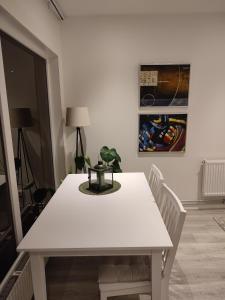 a white dining room table with a plant on it at Göteborgs Pärla in Gothenburg