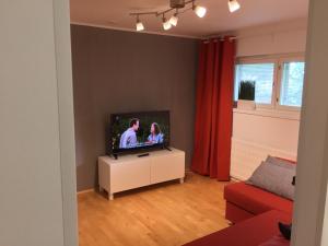 
TV tai viihdekeskus majoituspaikassa Helsinki Rentals Lauttasaari
