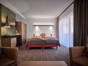 Łóżko lub łóżka w pokoju w obiekcie Panoramahotel Fliesserhof