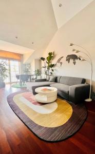 a living room with a couch and a table at VIGO CENTER SEREO OLD TOWN in Vigo