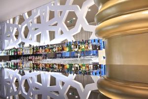 Salon ili bar u objektu Falkensteiner Hotel Belgrade Superior
