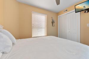 a bedroom with a large white bed and a window at Nw Condo Across Beach Pool & Parking in North Wildwood