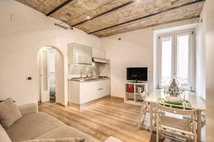 Kuchyňa alebo kuchynka v ubytovaní Navona flat + 2 fotografie
