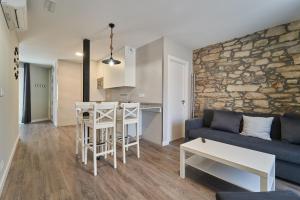 A seating area at Apartamentos Carballal