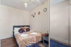 Letto o letti in una camera di Oxford Street London Apartments Hosted by Maysa