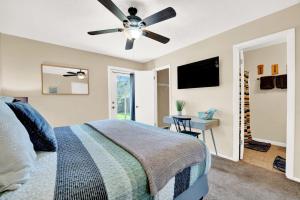 a bedroom with a bed and a ceiling fan at Two Spaces in One Main House and Guest House 25 Min to PCB in Panama City