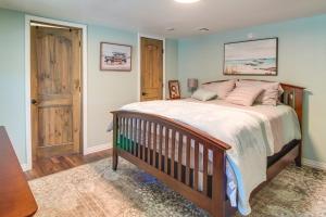 1 dormitorio con 1 cama grande con marco de madera en Cookson Vacation Rental with Spacious Yard and Porch! en Cookson