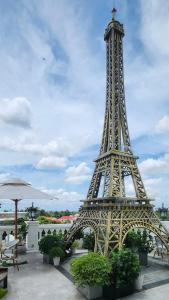 a statue of the eiffel tower on a patio at Paris Hotel & Cafe in Vĩnh Long