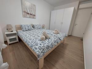 Postel nebo postele na pokoji v ubytování Seashells Apartments Tribunj
