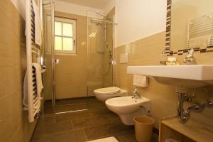 A bathroom at B&B Appartments Cudlea