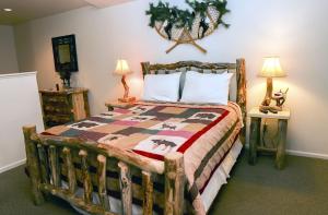 Postel nebo postele na pokoji v ubytování Fawn Valley Inn- 101 condo