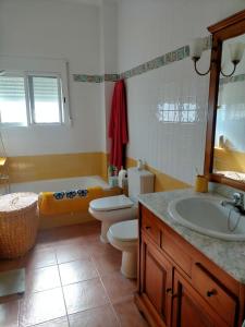 Beautiful Villa with huge private pool and vineyard view的一间浴室
