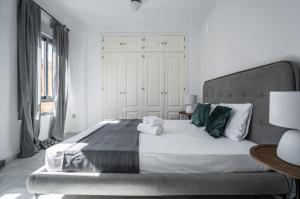 Postel nebo postele na pokoji v ubytování Stay U-nique Apartment Plaza del Patrocinio