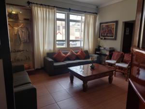 A seating area at Lima Wasi Hotel Miraflores