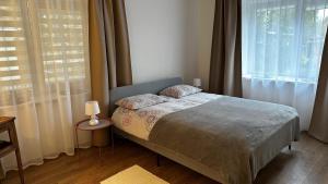 Postel nebo postele na pokoji v ubytování Japandi apartamentai