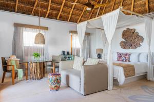 Posezení v ubytování Mahekal Beach Front Resort & Spa + 64 fotografií