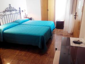 Łóżko lub łóżka w pokoju w obiekcie Hotel Plaza Escribano