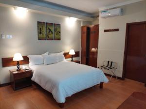 A bed or beds in a room at Lima Wasi Hotel Miraflores